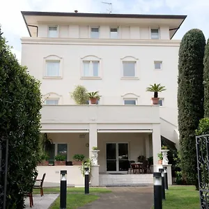 Nautilus Hotel
